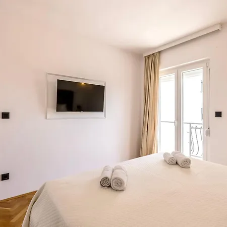 Apartment Gabi - Sea View & Spacious Terrace, Znjan Appartamento Spalato