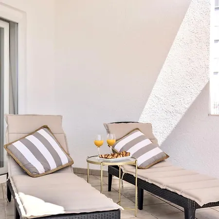 Apartment Gabi - Sea View & Spacious Terrace, Znjan * Spalato