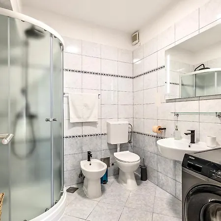 Gabi - Seaview & Spacious Terrace, Znjan Apartment Split