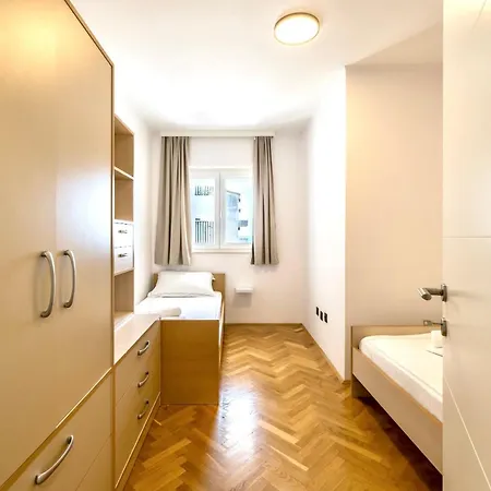 Gabi - Seaview & Spacious Terrace, Znjan Apartment