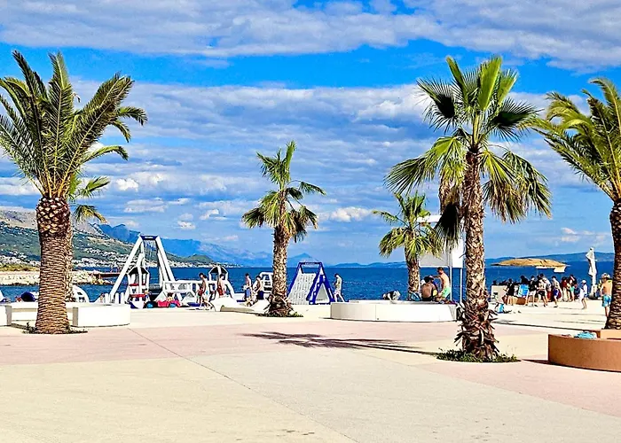 Gabi - Seaview & Spacious Terrace, Znjan Apartment