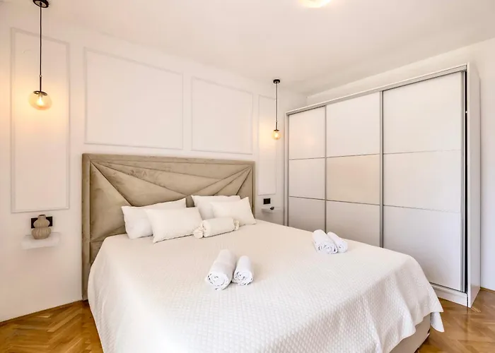 Gabi - Seaview & Spacious Terrace, Znjan * Split