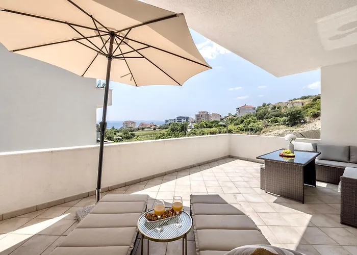 Gabi - Seaview & Spacious Terrace, Znjan * Split