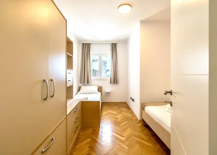 Gabi - Seaview & Spacious Terrace, Znjan Apartment