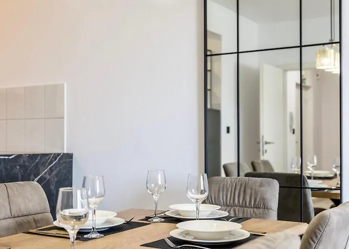 Gabi - Seaview & Spacious Terrace, Znjan Apartment *