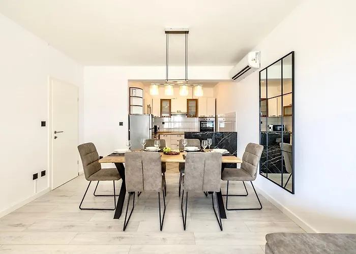 Apartment Gabi - Seaview & Spacious Terrace, Znjan *