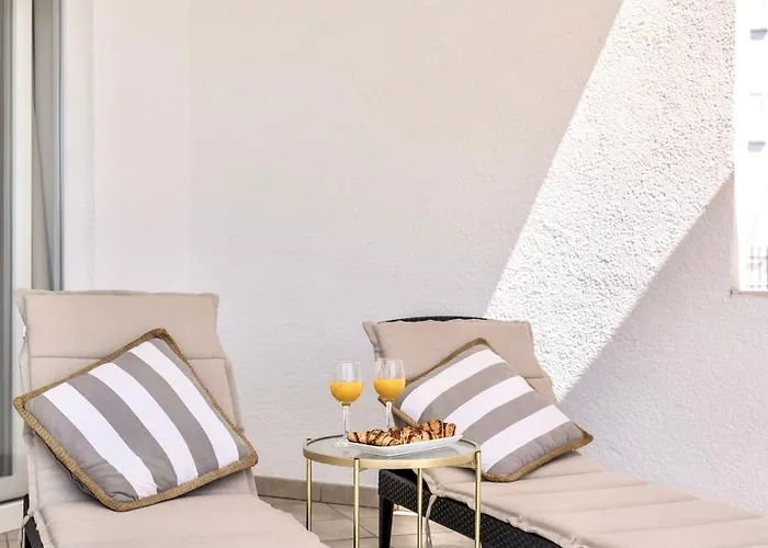 Gabi - Seaview & Spacious Terrace, Znjan *