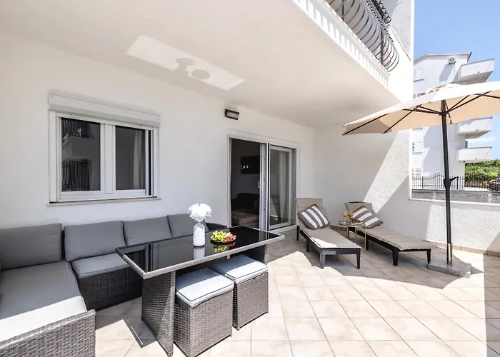 Gabi - Seaview & Spacious Terrace, Znjan * Split