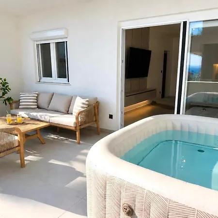 Golden Pearl - Exclusive Seaview With Jacuzzi & Spacious Teracce, Znjan 아파트 *