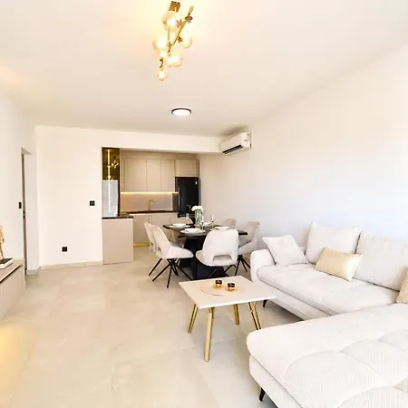 Апартаменты Golden Pearl - Exclusive Seaview Apartment With Jacuzzi & Spacious Teracce, Znjan *