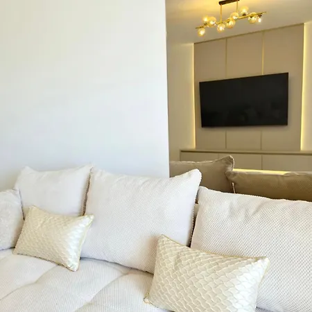 Апартаменты Golden Pearl - Exclusive Seaview With Jacuzzi & Spacious Teracce, Znjan