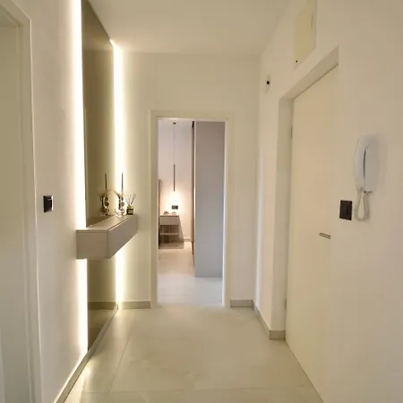 Lejlighed Golden Pearl - Exclusive Seaview With Jacuzzi & Spacious Teracce, Znjan Split