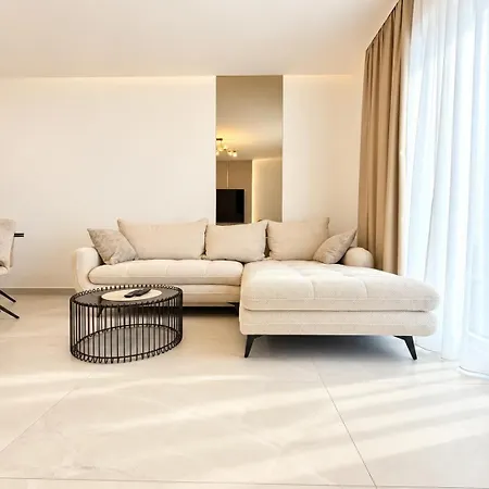 Апартаменти Golden Pearl - Exclusive Seaview With Jacuzzi & Spacious Teracce, Znjan Спліт